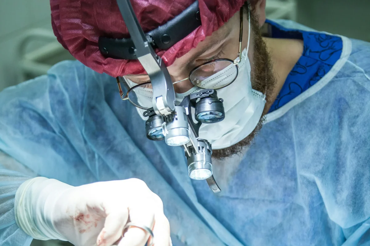 Webbplatsutveckling för Kirurger: Professionell Närvaro och Enkel Tillgänglighet